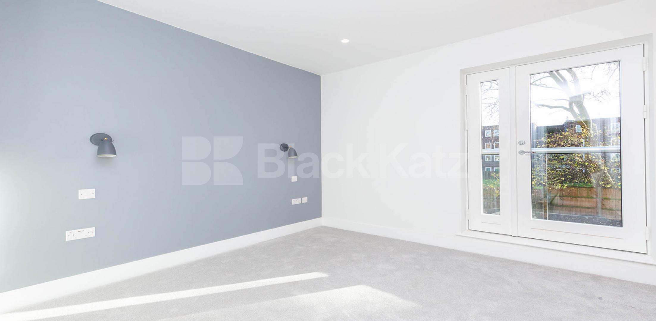 			STUNNING 2 BED 2 BATH!, 2 Bedroom, 2 bath, 1 reception Flat			 Hilldrop Road, TUFNELL PARK 
